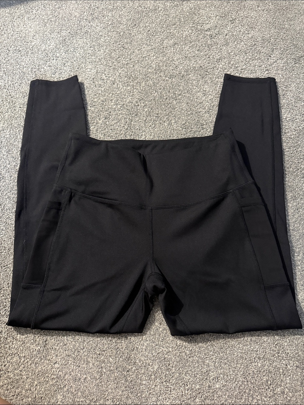 LegEnd High-Waist Black Athletic Leggings with Side Pockets
